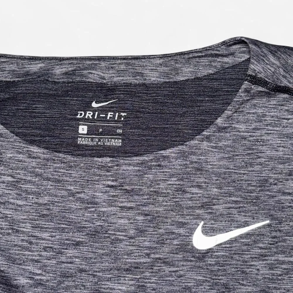 Nike Dri-Fit Long Sleeve Grey Athletic Top; Size SMALL